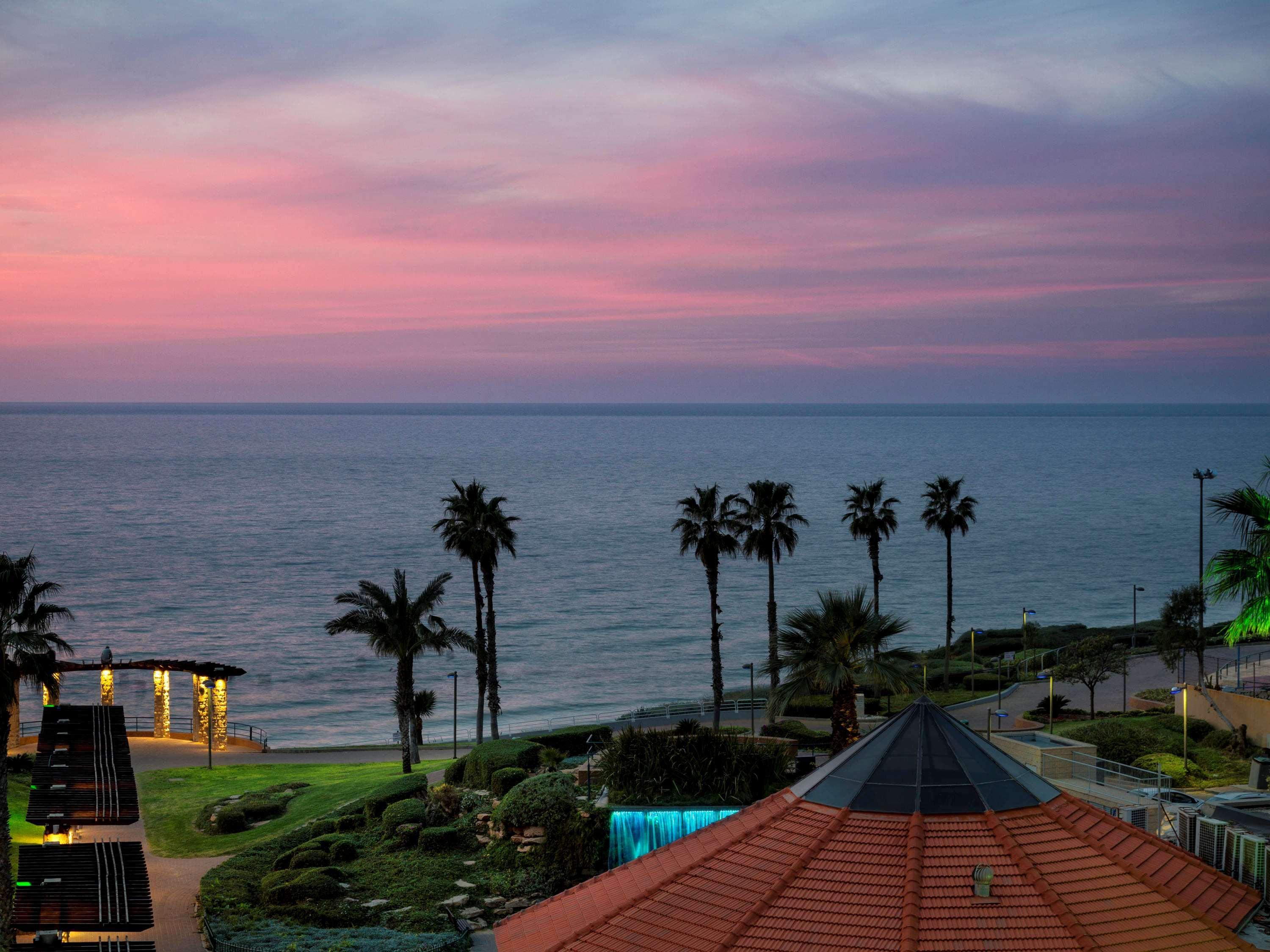 David Tower Hotel Netanya By Prima Hotels - 16 Years Plus 外观 照片 Sunset at the beach
